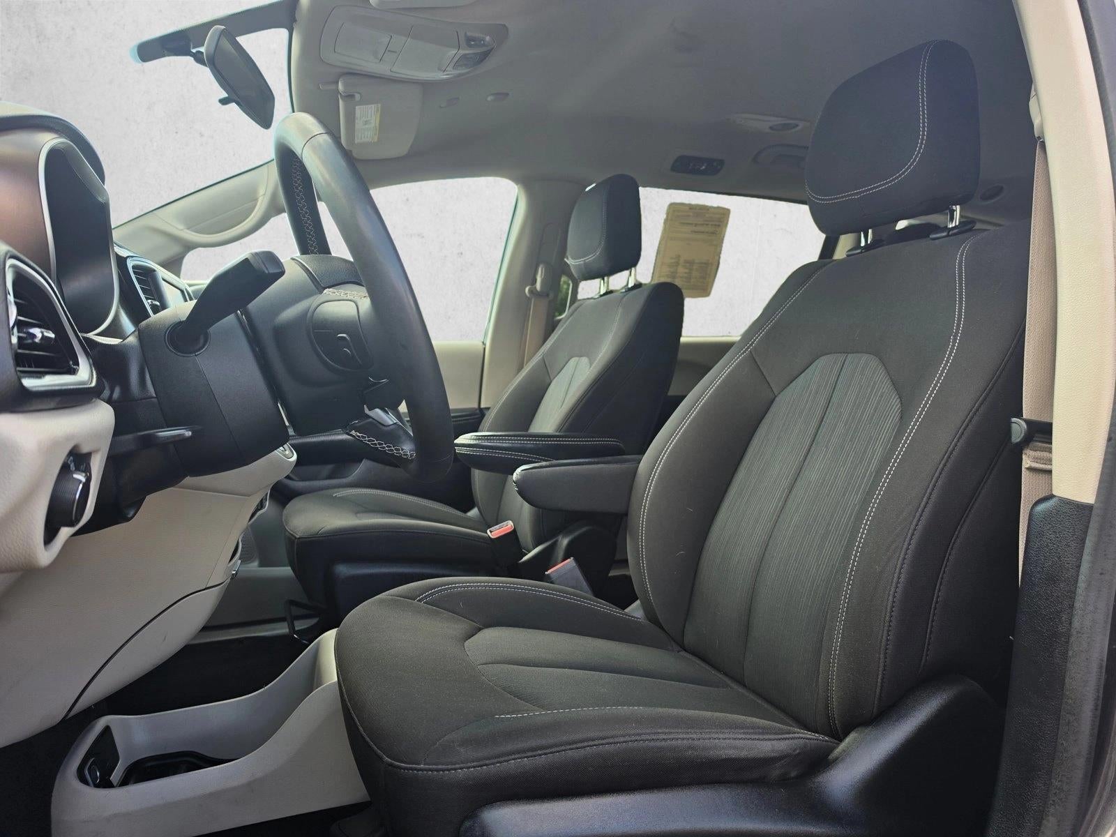 2022 Chrysler Voyager LX FWD