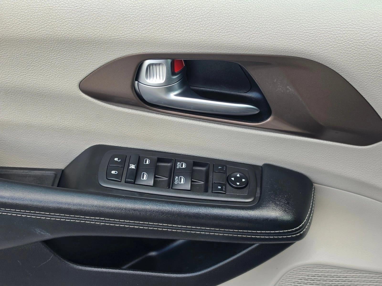 2022 Chrysler Voyager LX FWD