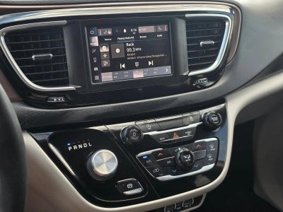 2022 Chrysler Voyager LX FWD