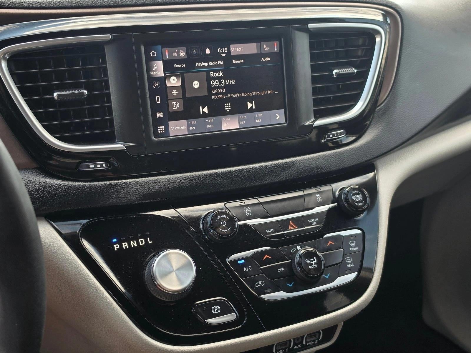 2022 Chrysler Voyager LX FWD