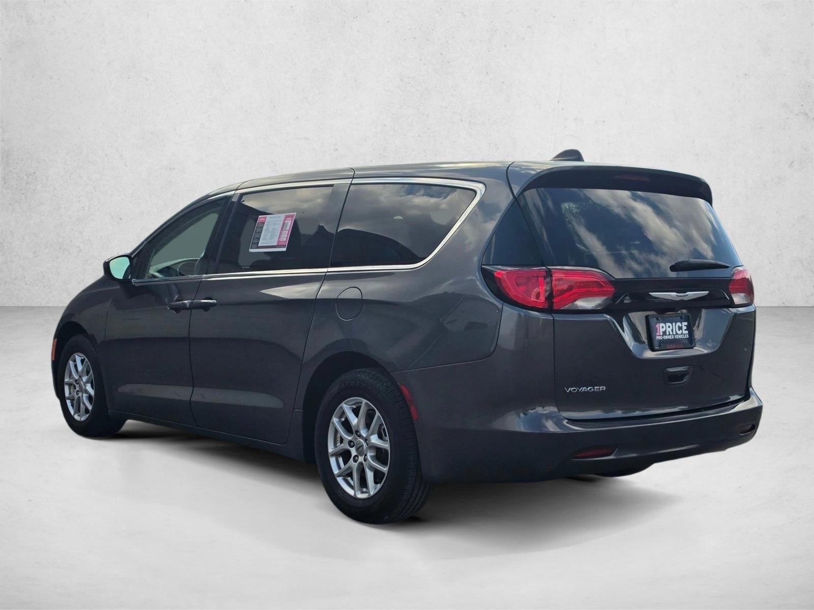 2022 Chrysler Voyager LX FWD