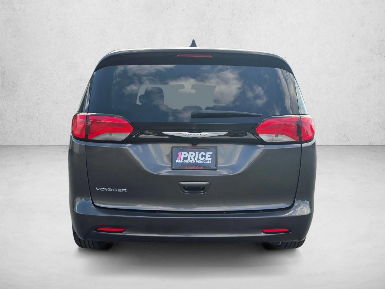 2022 Chrysler Voyager LX FWD