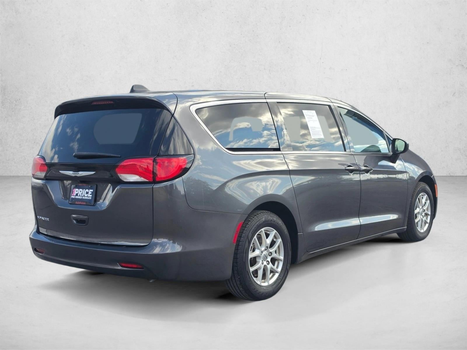 2022 Chrysler Voyager LX FWD