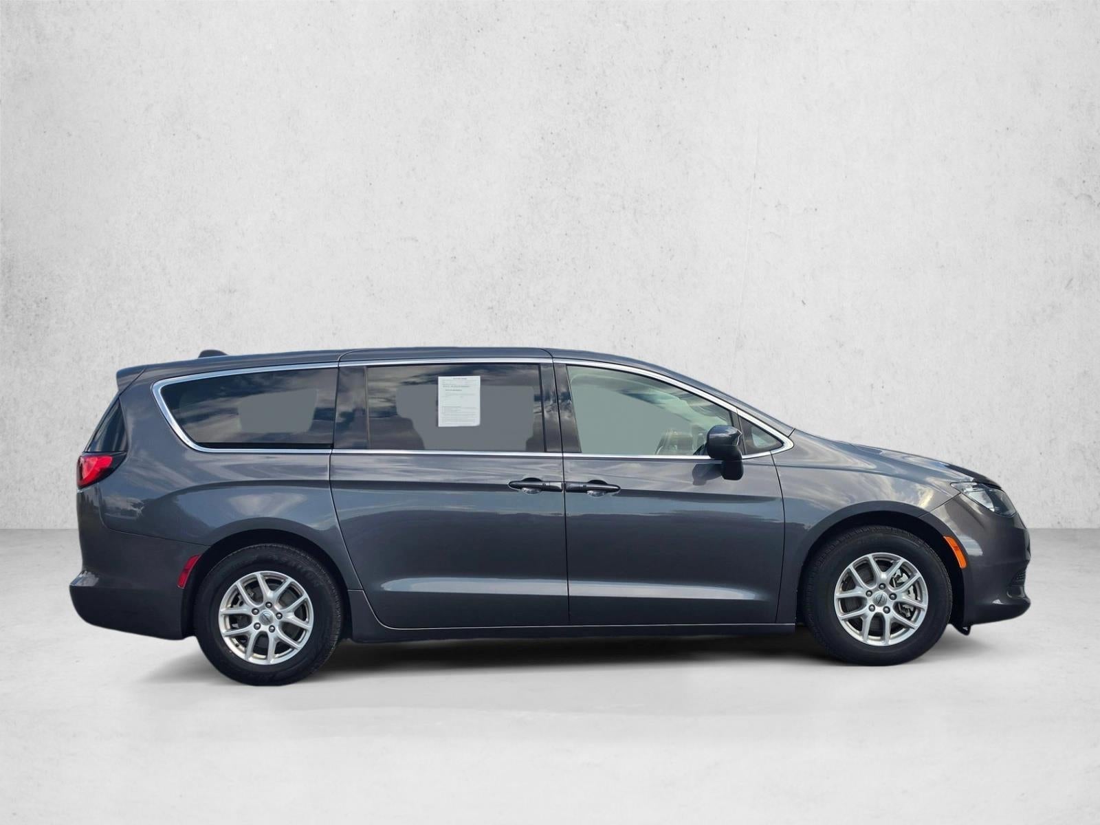 2022 Chrysler Voyager LX FWD