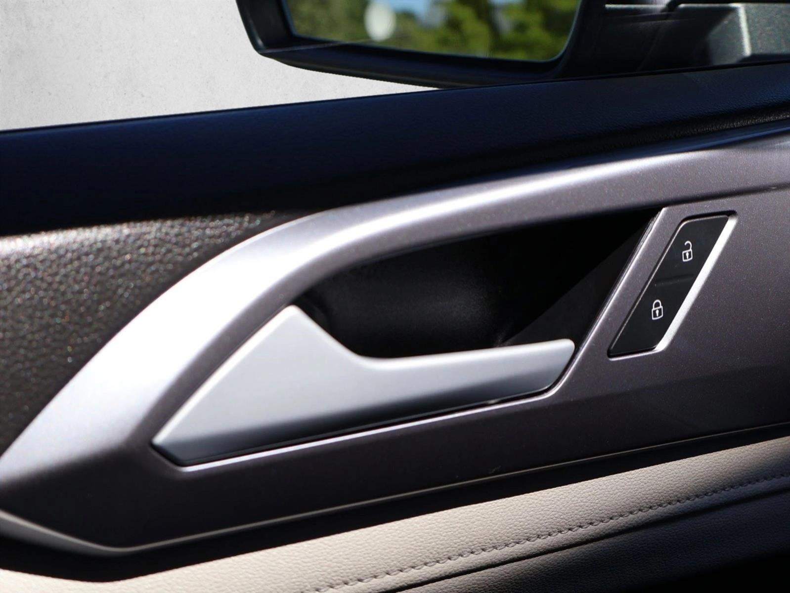2025 Volkswagen Taos SEL 4MOTION