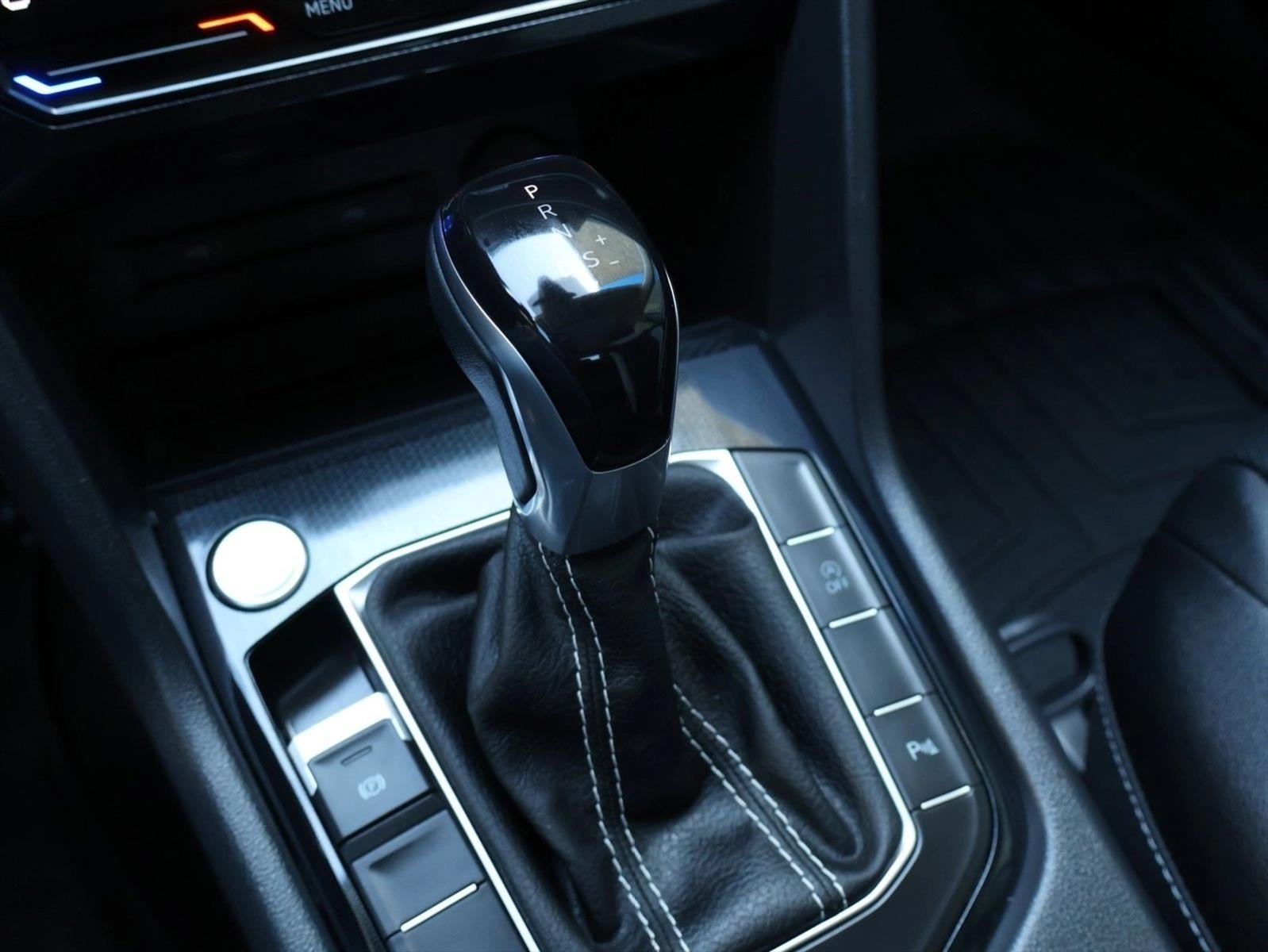 2025 Volkswagen Taos SEL 4MOTION