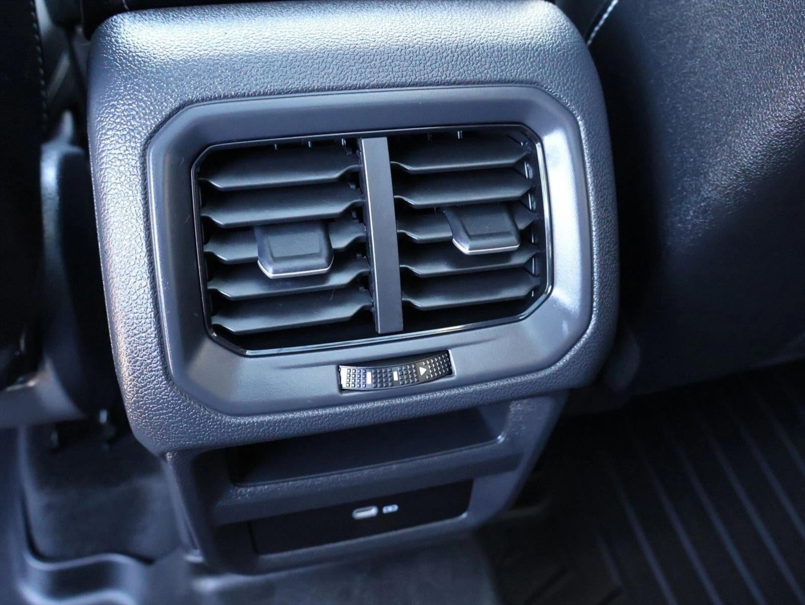 2025 Volkswagen Taos SEL 4MOTION