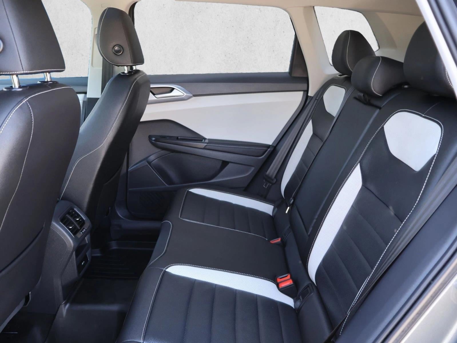 2025 Volkswagen Taos SEL 4MOTION