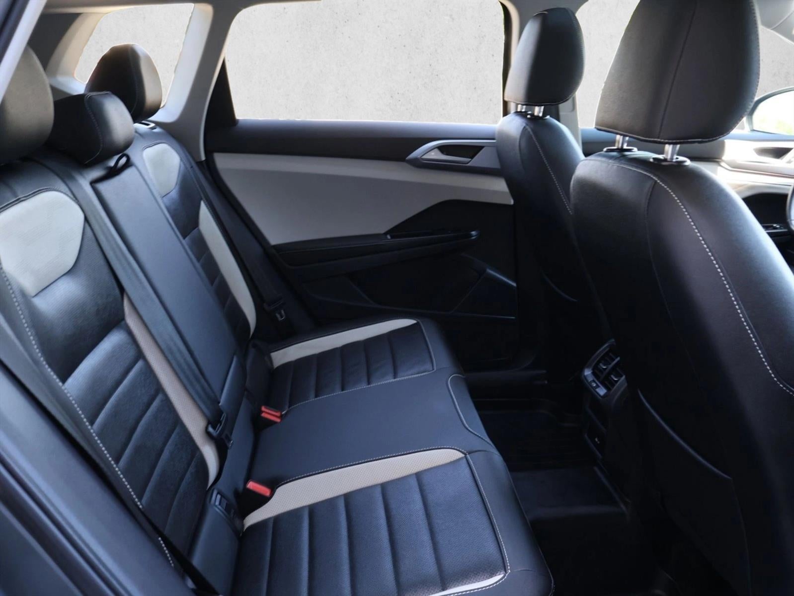 2025 Volkswagen Taos SEL 4MOTION