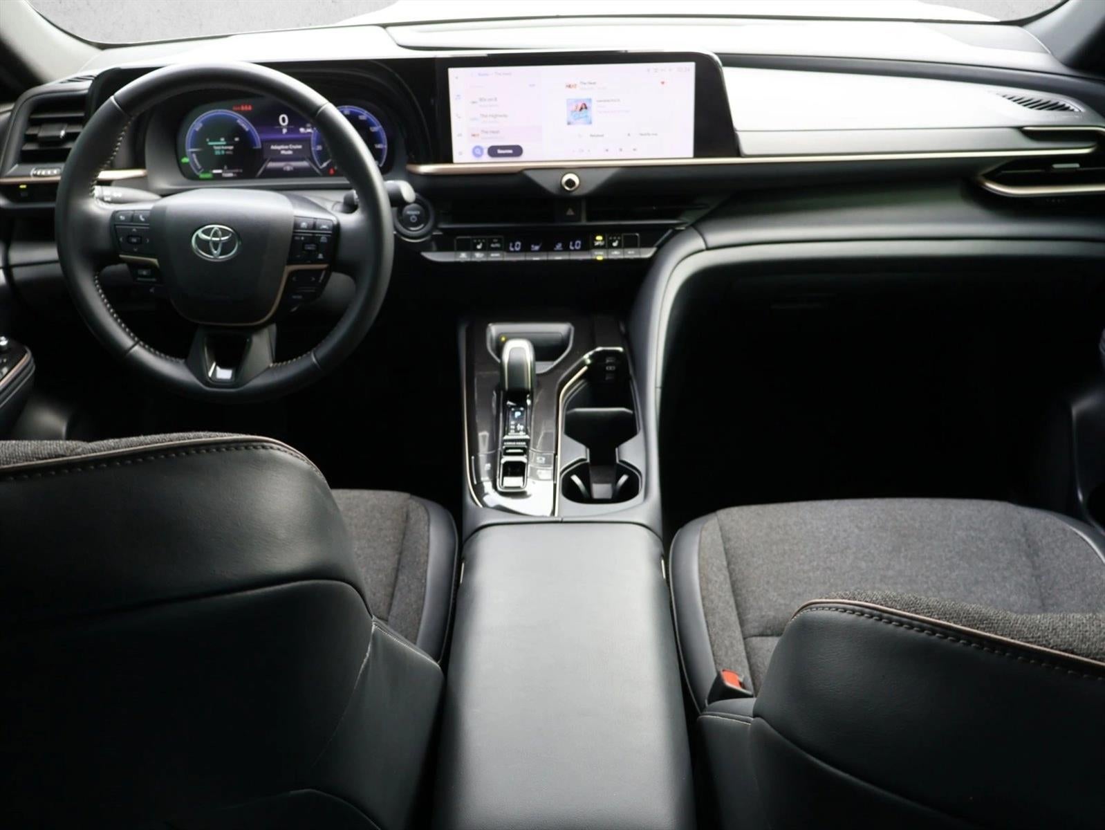 2024 Toyota Crown XLE AWD (Natl)
