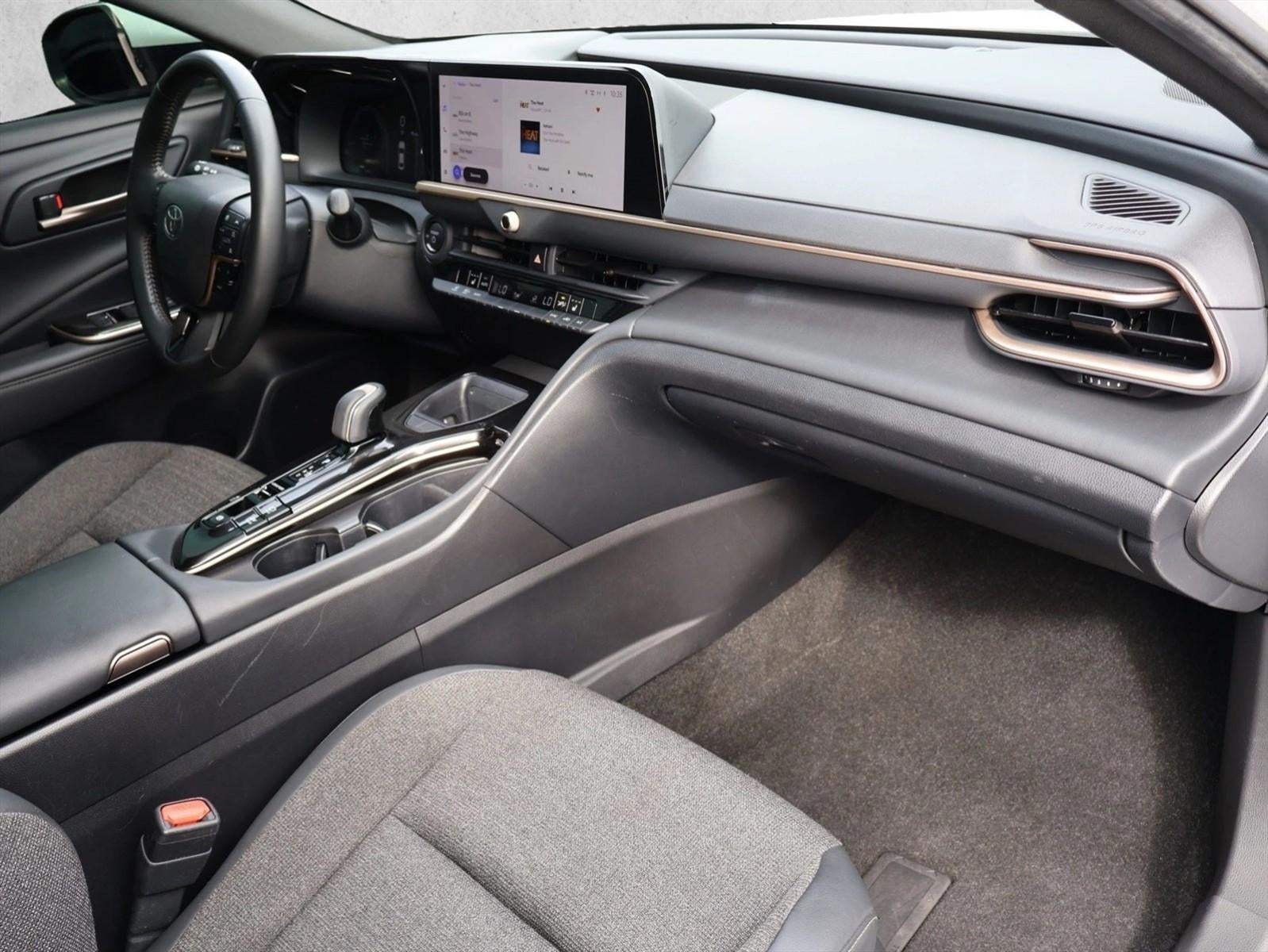 2024 Toyota Crown XLE AWD (Natl)