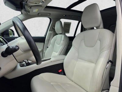 2019 Volvo XC90 T6 AWD Momentum