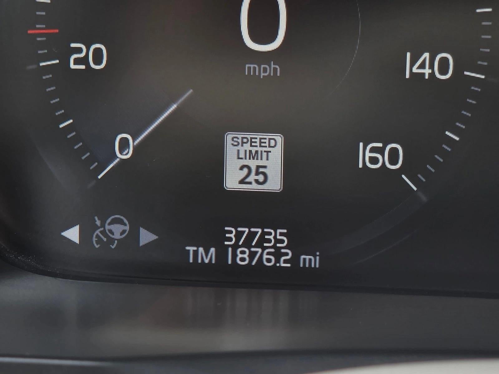 2019 Volvo XC90 T6 AWD Momentum