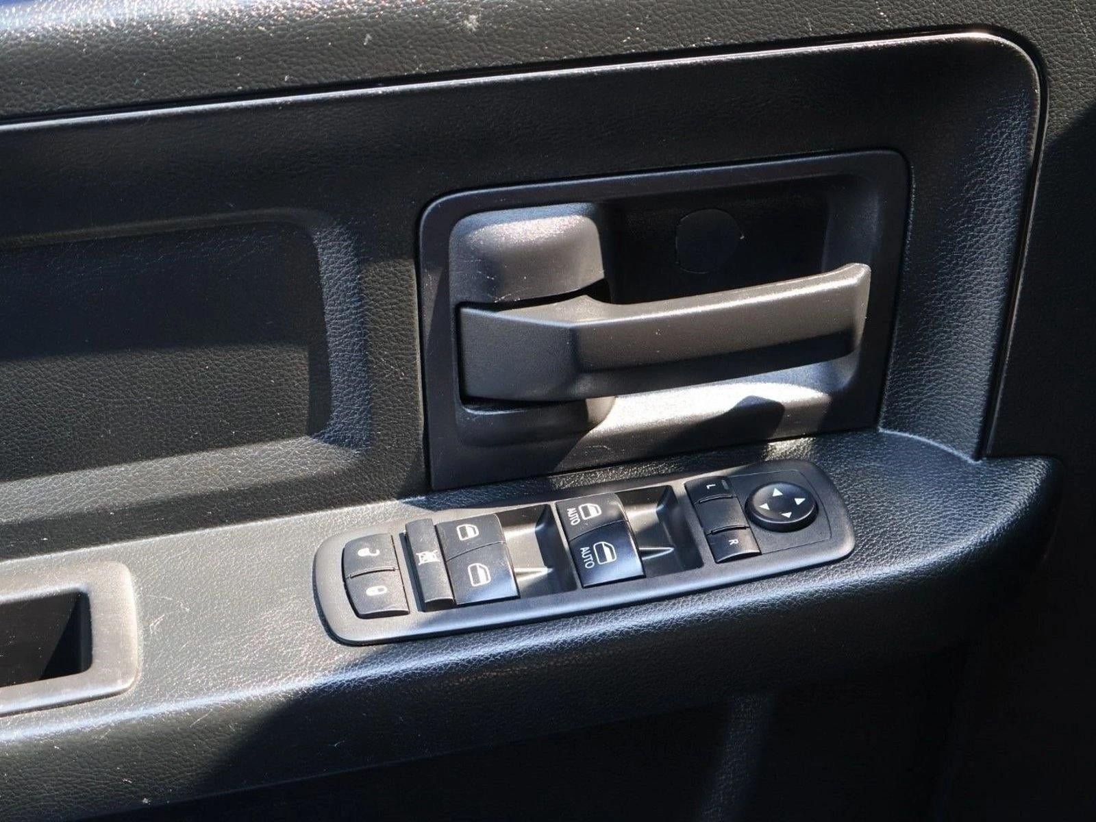 2018 RAM 1500 Express 4x4 Quad Cab 6'4" Box