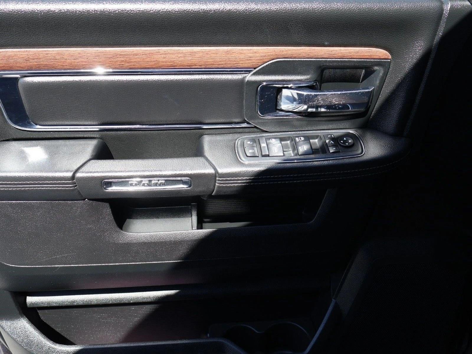 2017 RAM 1500 Laramie 4x4 Crew Cab 5'7" Box