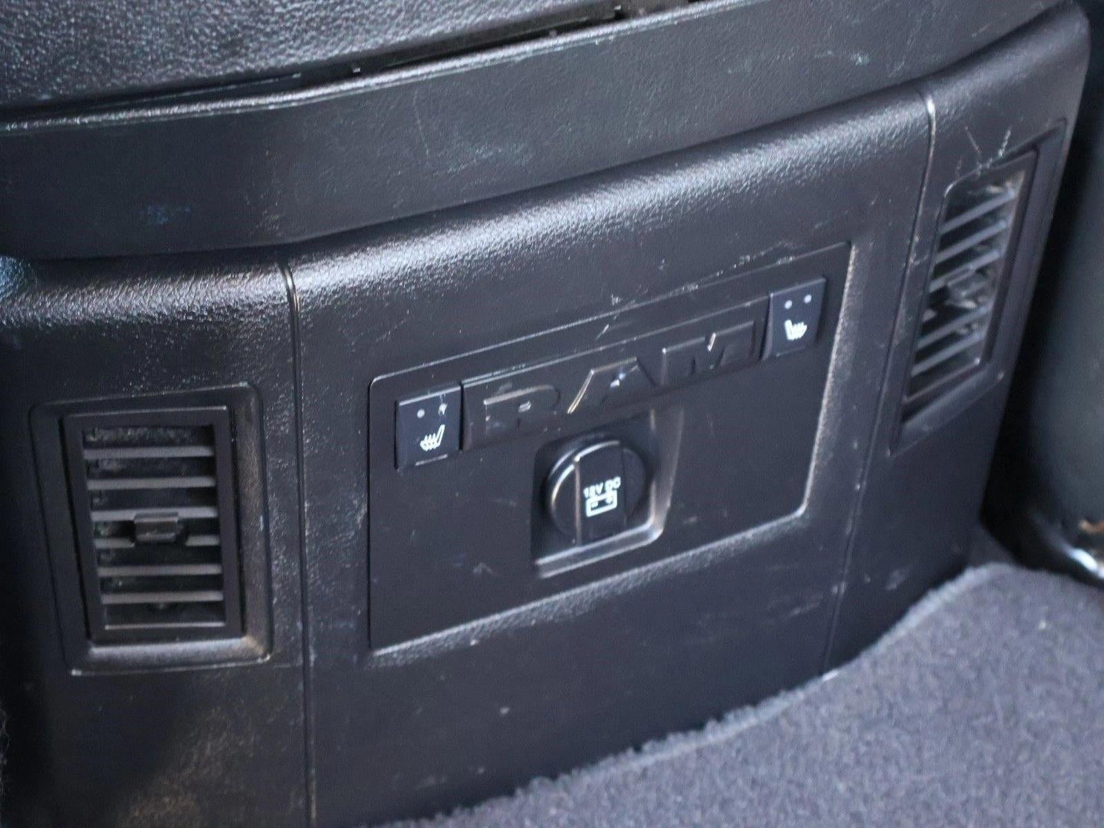 2017 RAM 1500 Laramie 4x4 Crew Cab 5'7" Box