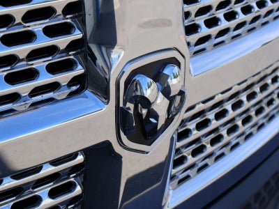 2017 RAM 1500 Laramie 4x4 Crew Cab 5'7" Box