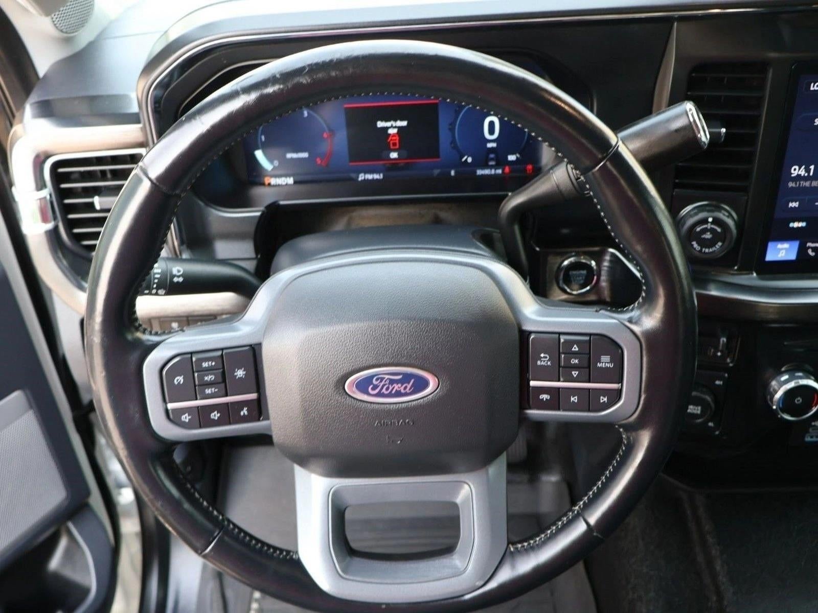 2023 Ford Super Duty F-350 DRW LARIAT 4WD Crew Cab 8' Box