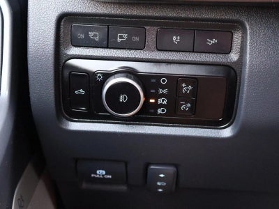 2023 Ford Super Duty F-350 DRW LARIAT 4WD Crew Cab 8' Box