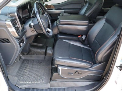 2023 Ford Super Duty F-350 DRW LARIAT 4WD Crew Cab 8' Box