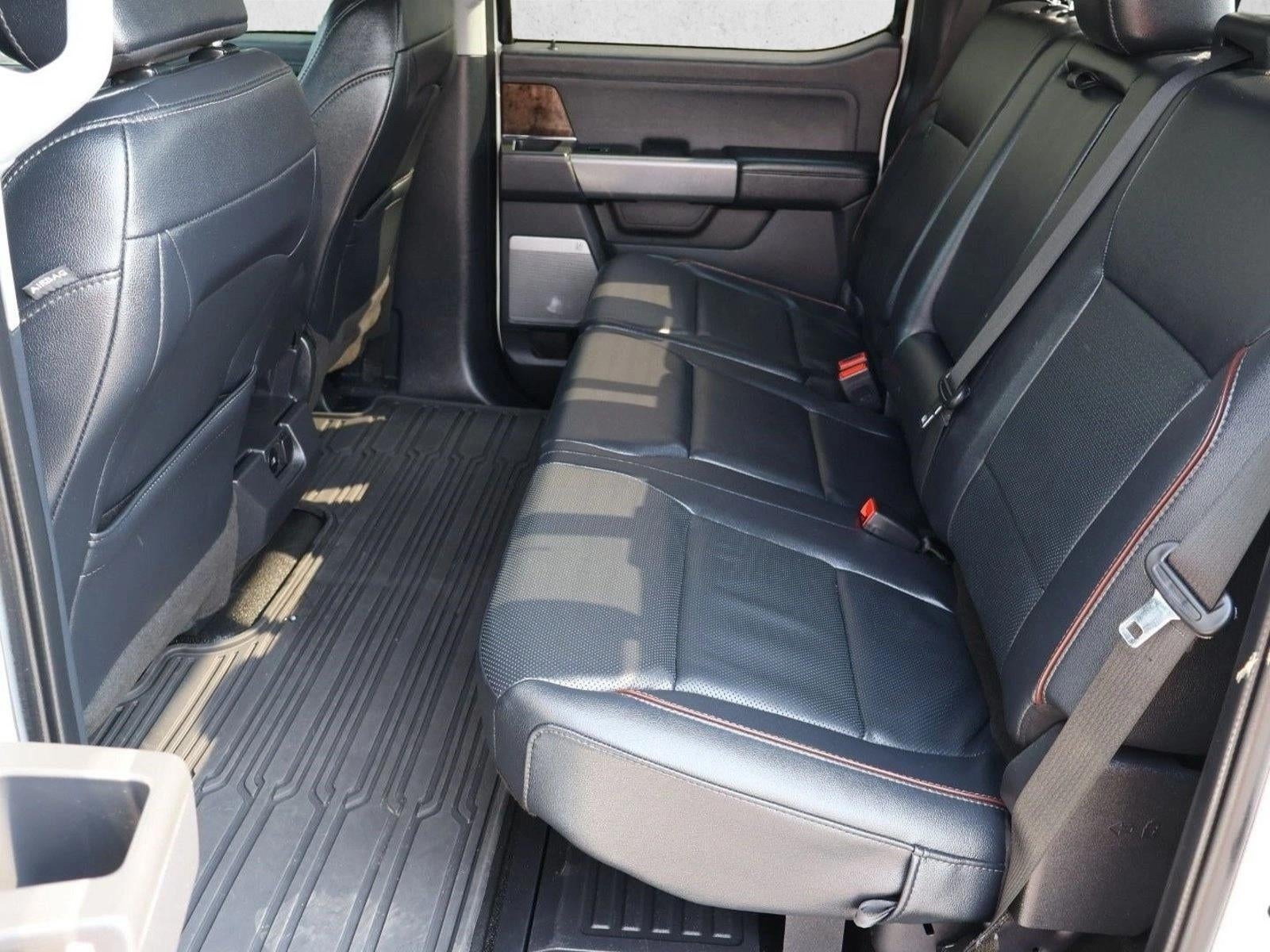 2023 Ford Super Duty F-350 DRW LARIAT 4WD Crew Cab 8' Box