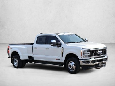 2023 Ford Super Duty F-350 DRW LARIAT 4WD Crew Cab 8' Box