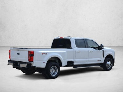 2023 Ford Super Duty F-350 DRW LARIAT 4WD Crew Cab 8' Box