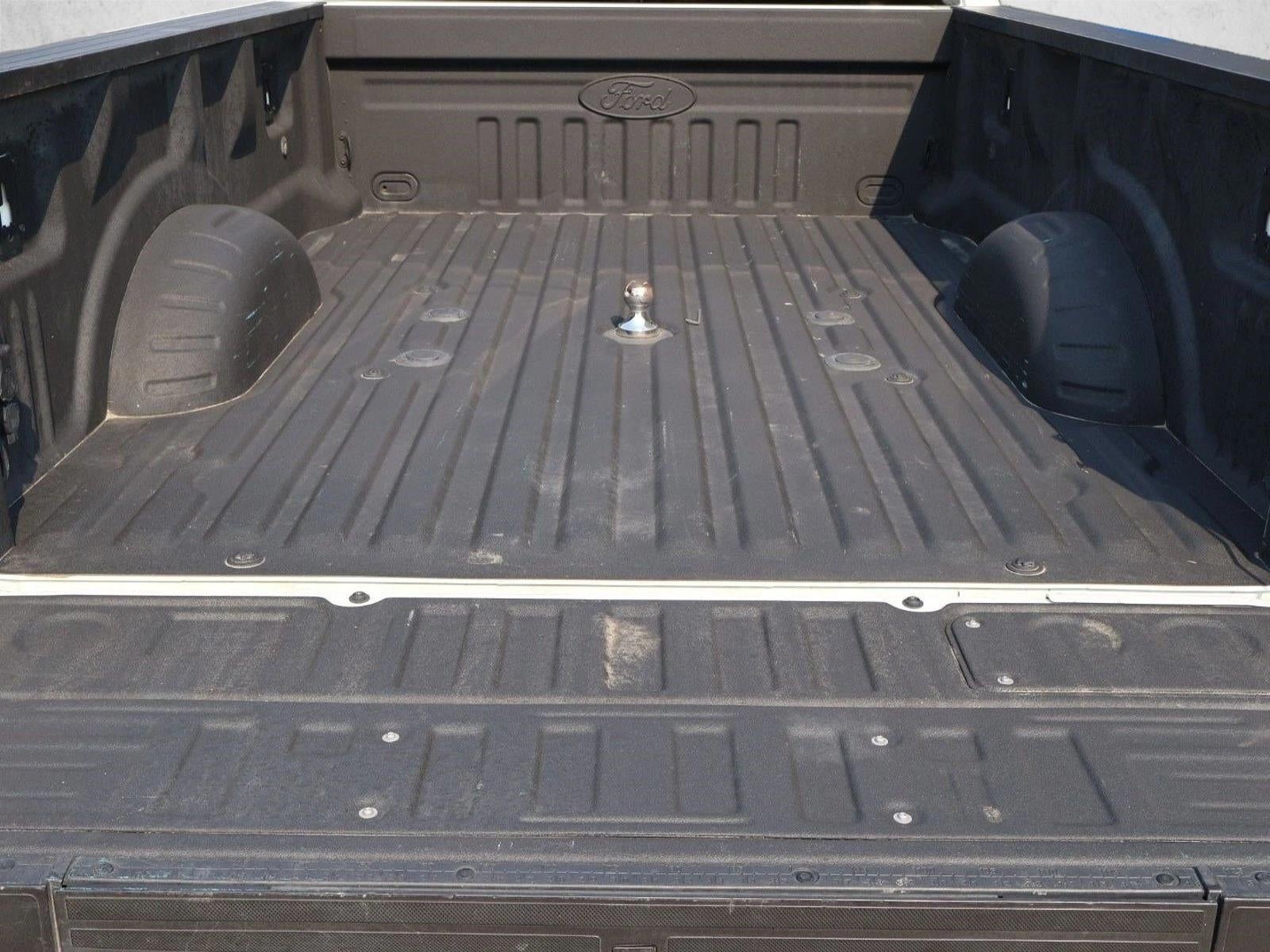 2023 Ford Super Duty F-350 DRW LARIAT 4WD Crew Cab 8' Box