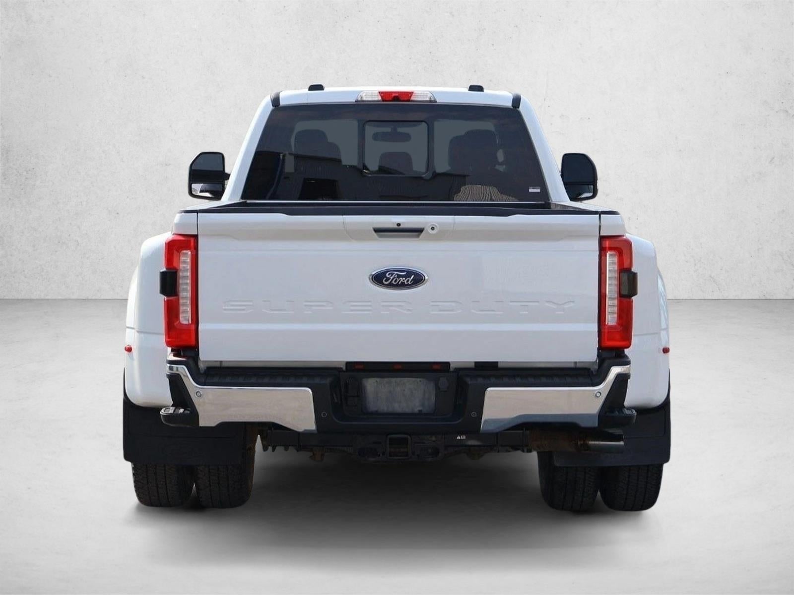 2023 Ford Super Duty F-350 DRW LARIAT 4WD Crew Cab 8' Box