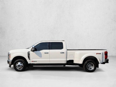 2023 Ford Super Duty F-350 DRW LARIAT 4WD Crew Cab 8' Box