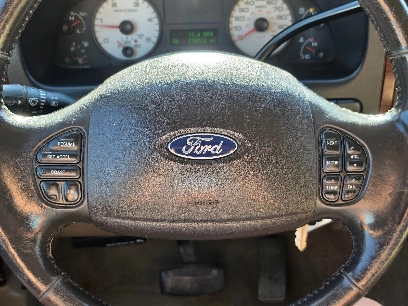 2005 Ford Super Duty F-350 SRW XL
