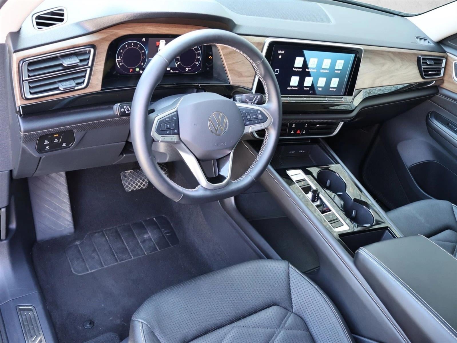 2025 Volkswagen Atlas 2.0T SE w/Technology 4MOTION