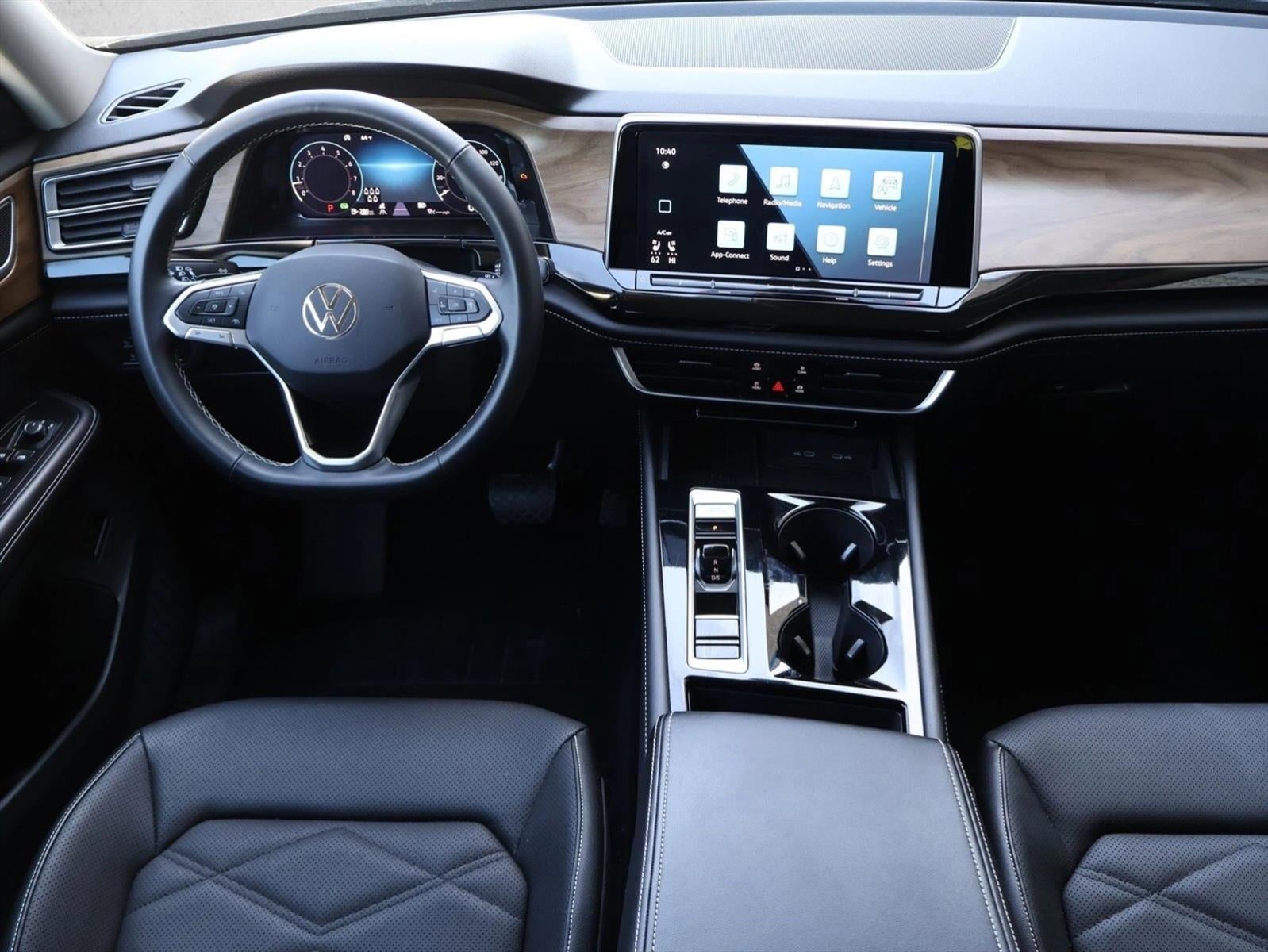 2025 Volkswagen Atlas 2.0T SE w/Technology 4MOTION