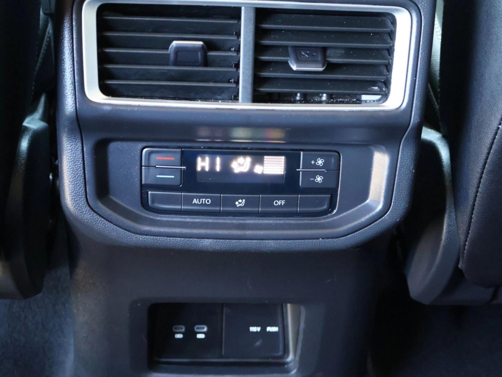 2025 Volkswagen Atlas 2.0T SE w/Technology 4MOTION