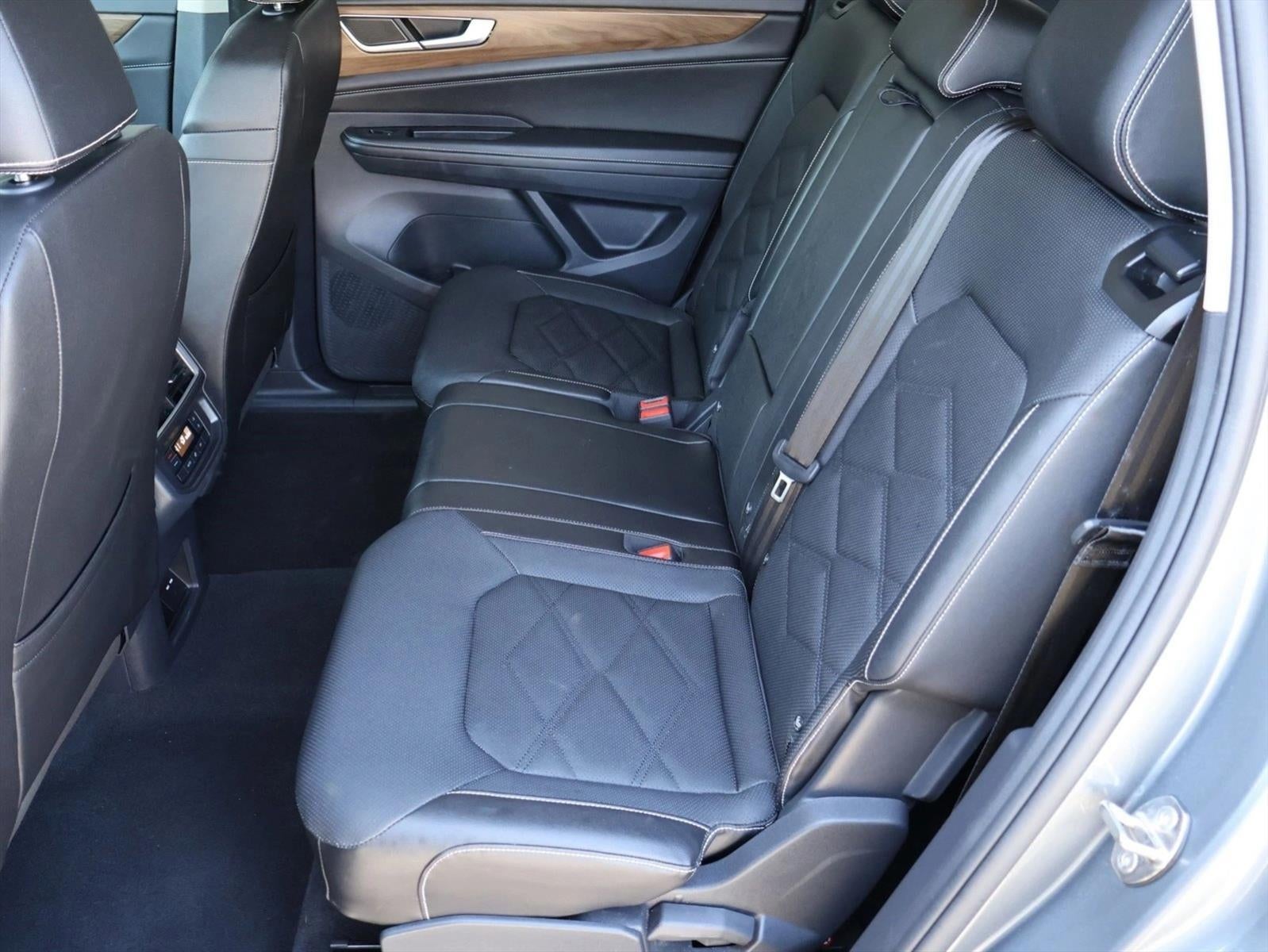 2025 Volkswagen Atlas 2.0T SE w/Technology 4MOTION