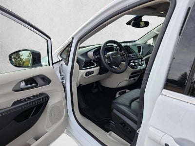 2024 Chrysler Pacifica Touring L FWD