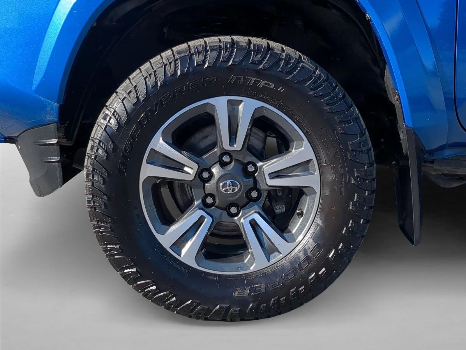 2017 Toyota Tacoma TRD Sport Double Cab 5' Bed V6 4x4 AT (Natl)