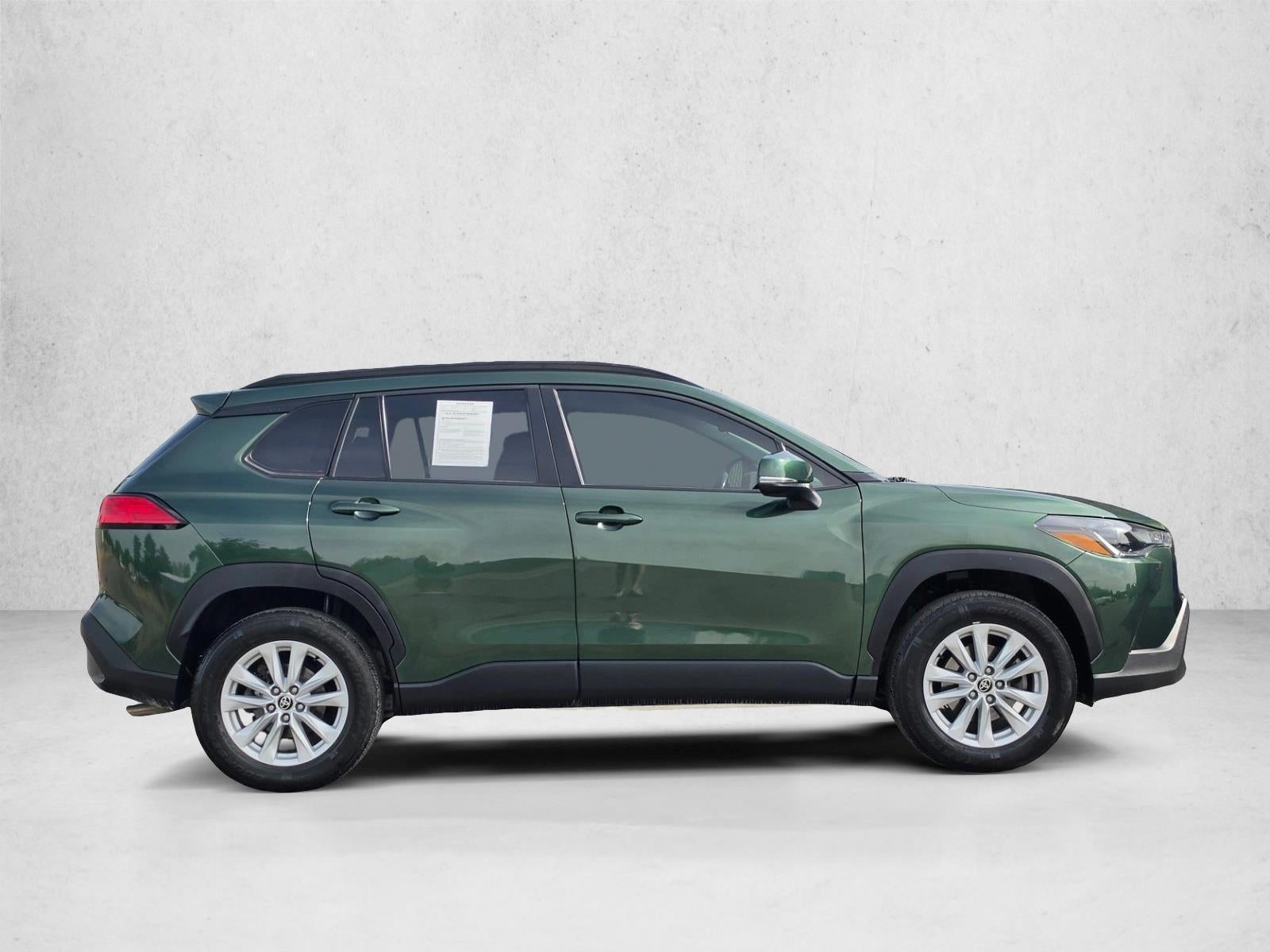 2022 Toyota Corolla Cross LE 4WD (Natl)