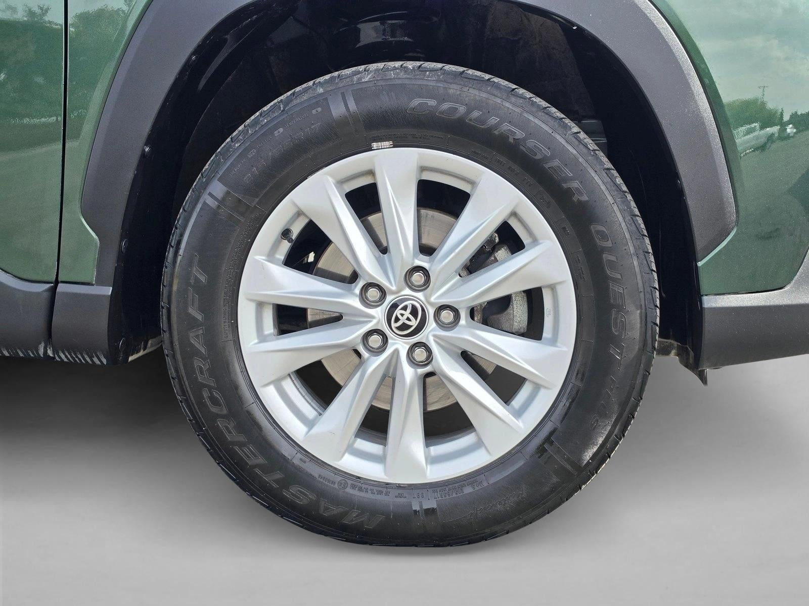 2022 Toyota Corolla Cross LE 4WD (Natl)