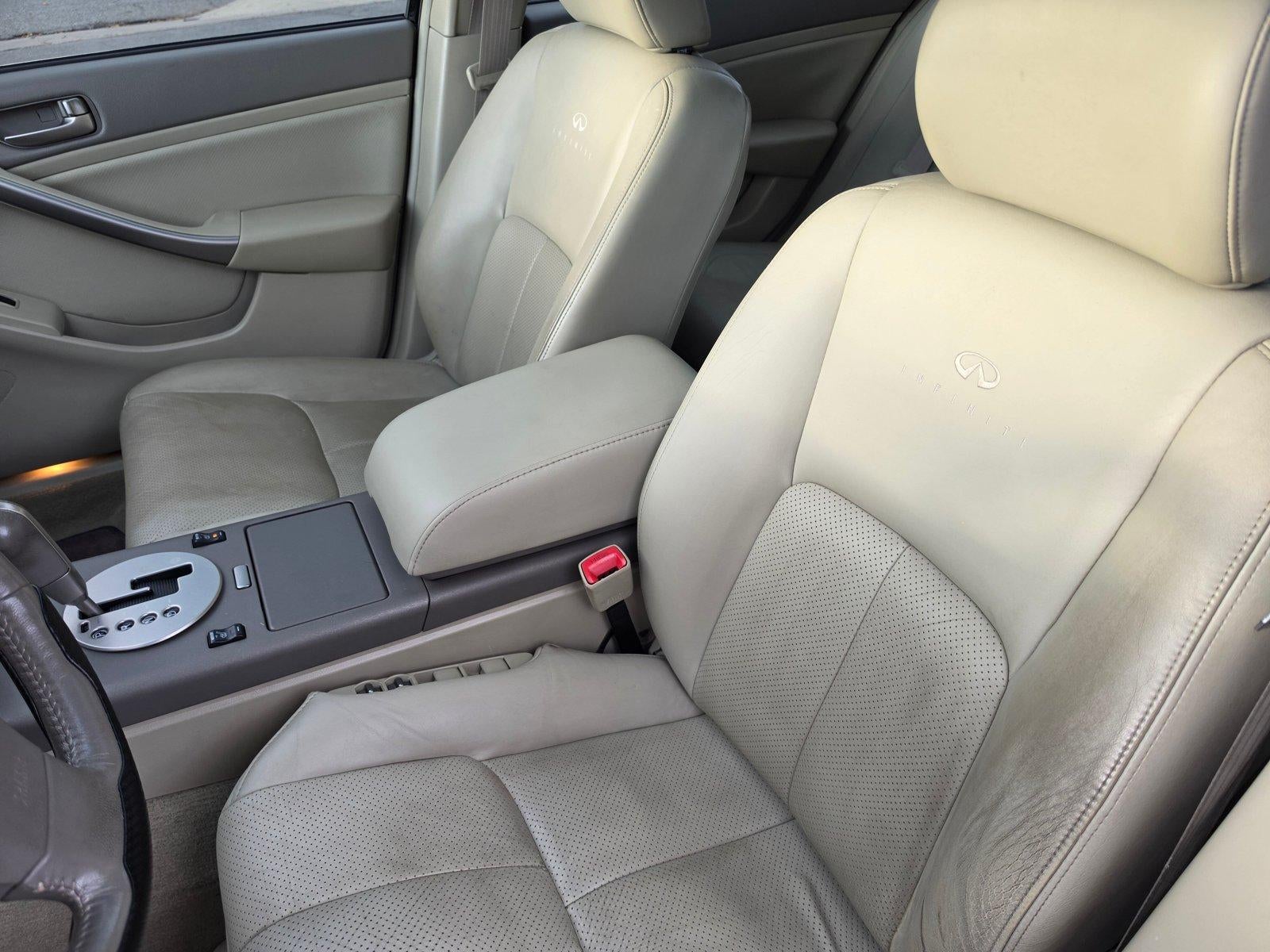 2004 INFINITI G35 Sedan w/Leather