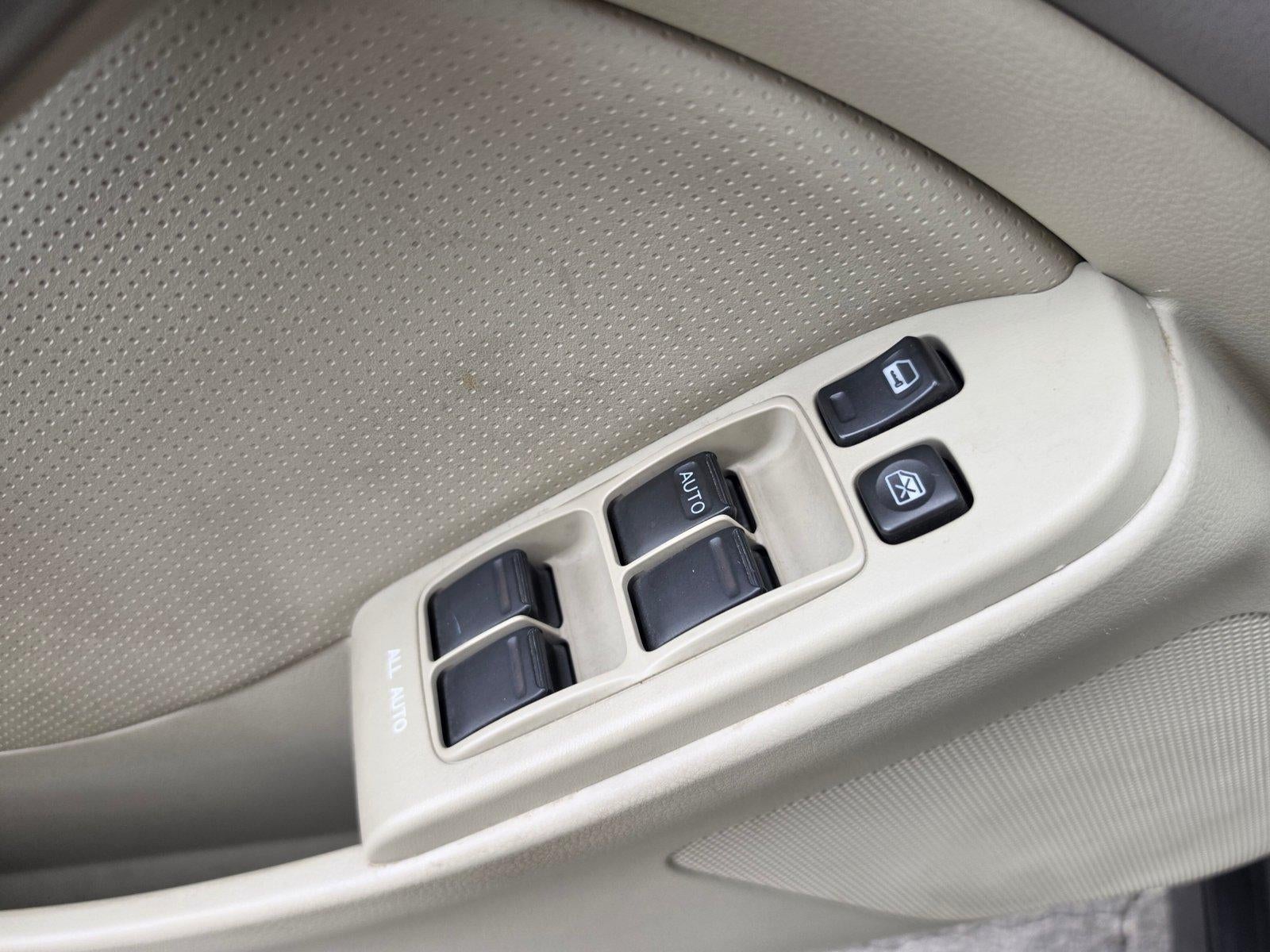 2004 INFINITI G35 Sedan w/Leather