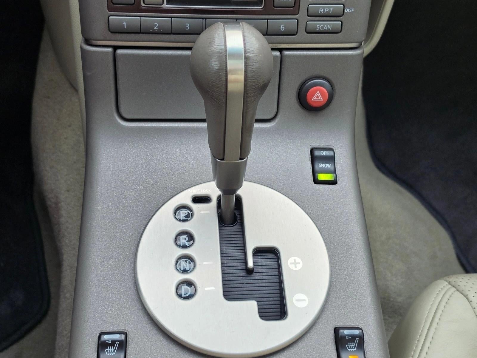 2004 INFINITI G35 Sedan w/Leather