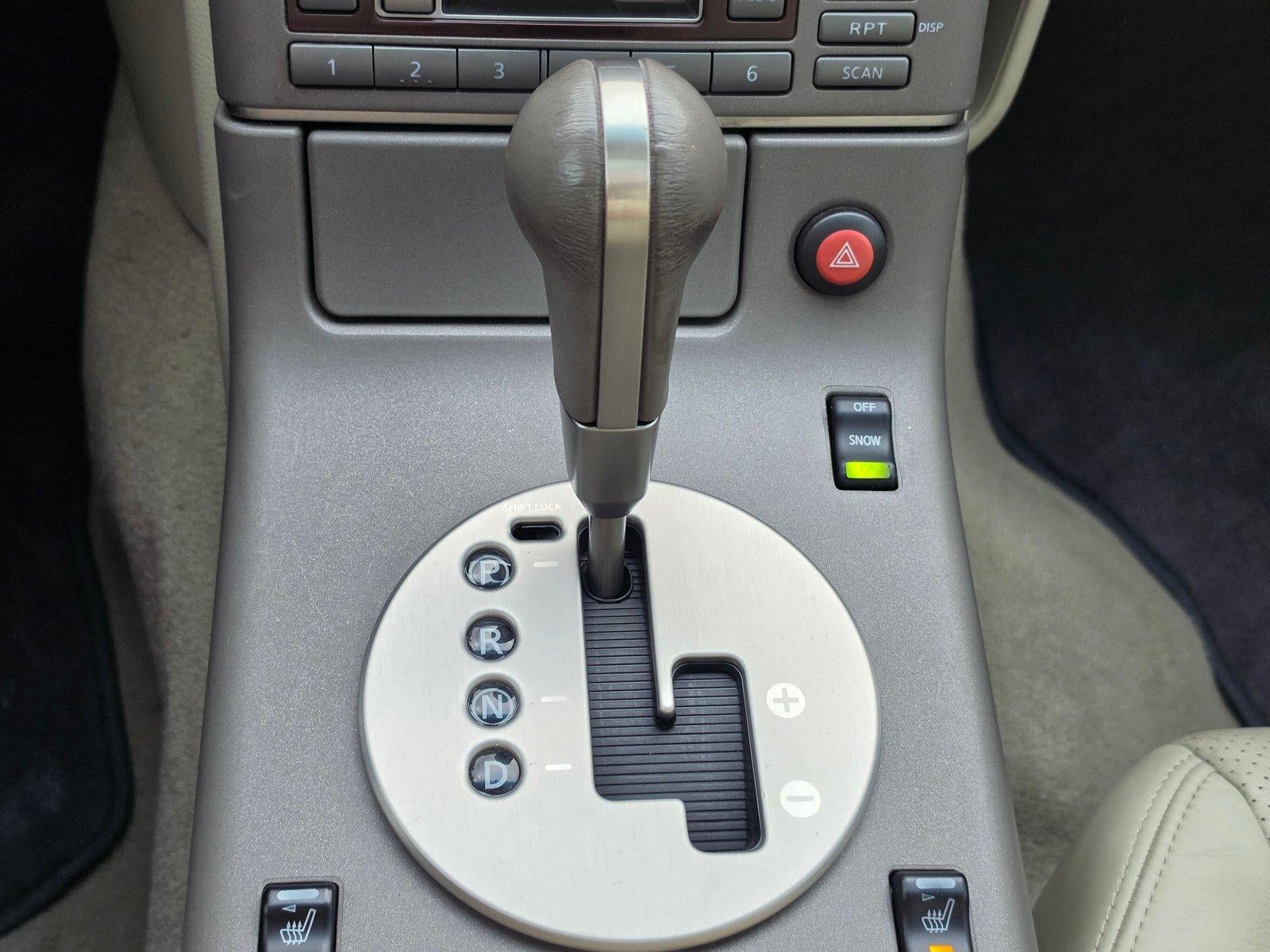 2004 INFINITI G35 Sedan w/Leather