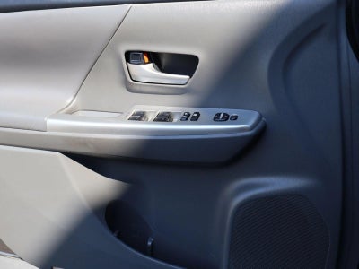 2012 Toyota Prius v 5dr Wgn Five (Natl)