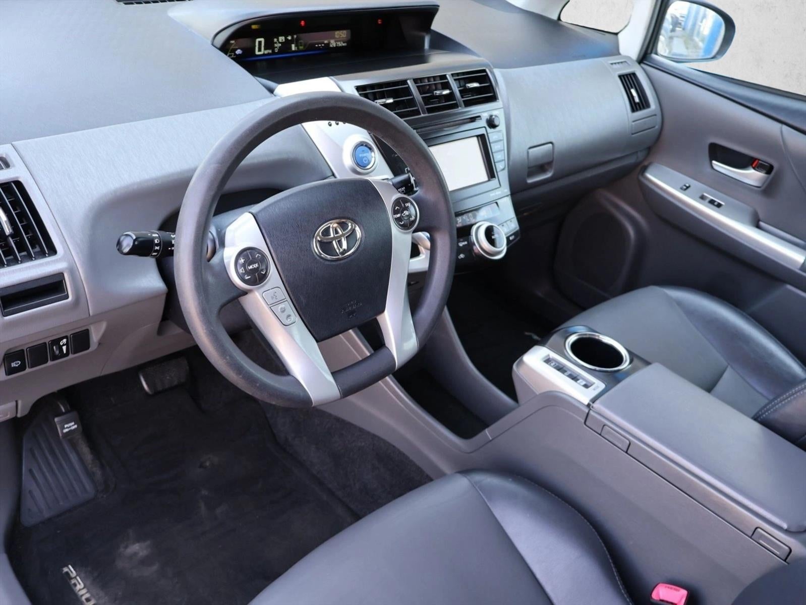 2012 Toyota Prius v 5dr Wgn Five (Natl)