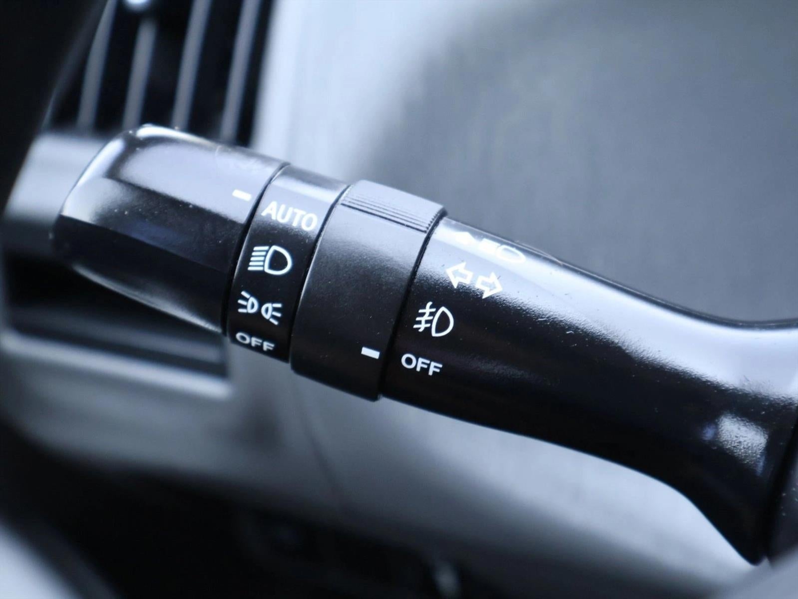 2012 Toyota Prius v 5dr Wgn Five (Natl)