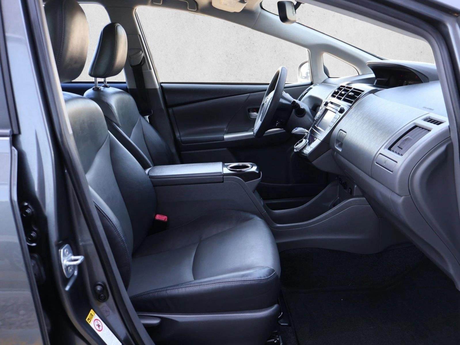 2012 Toyota Prius v 5dr Wgn Five (Natl)