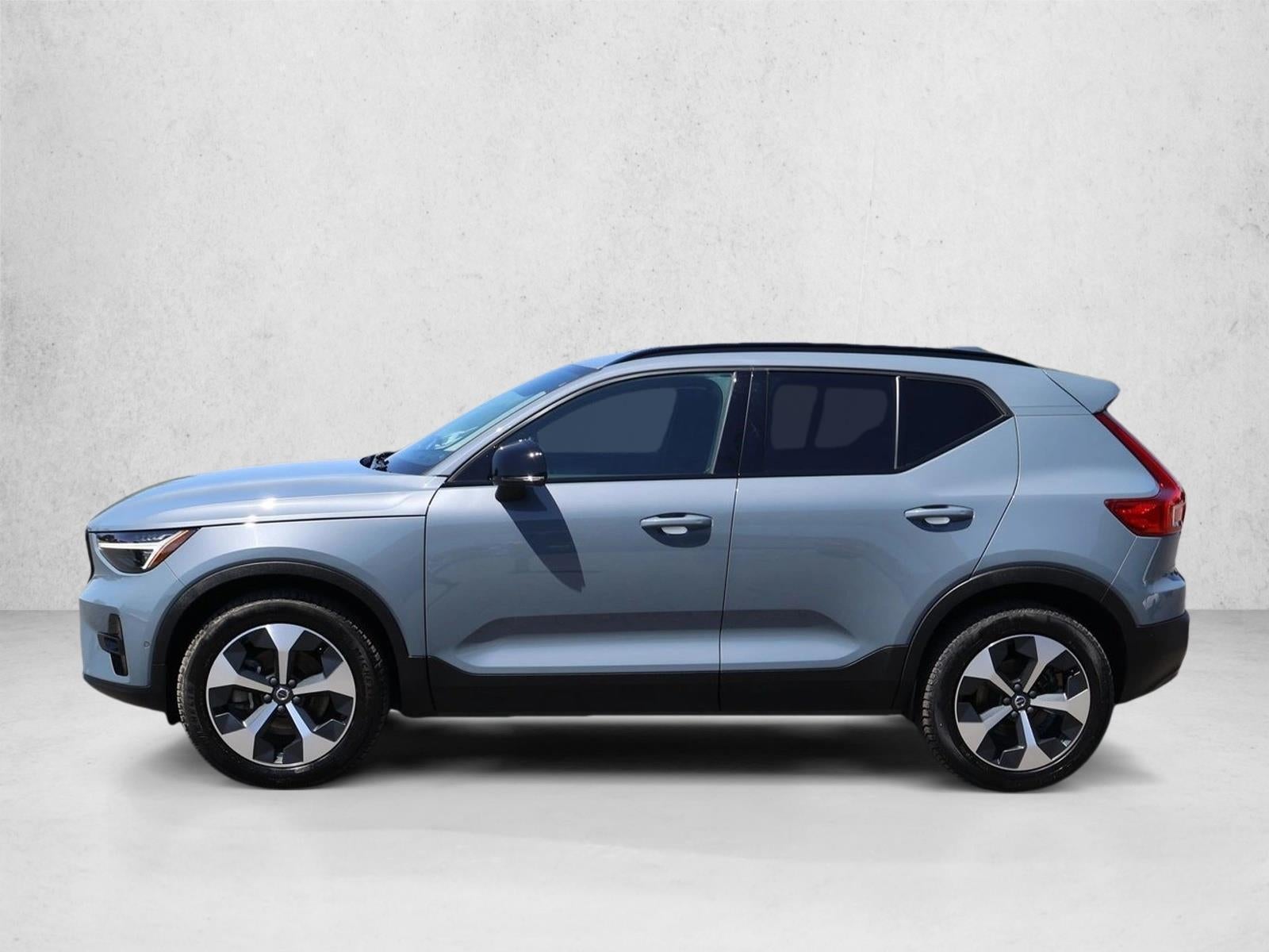 2023 Volvo XC40 B5 AWD Ultimate Dark Theme