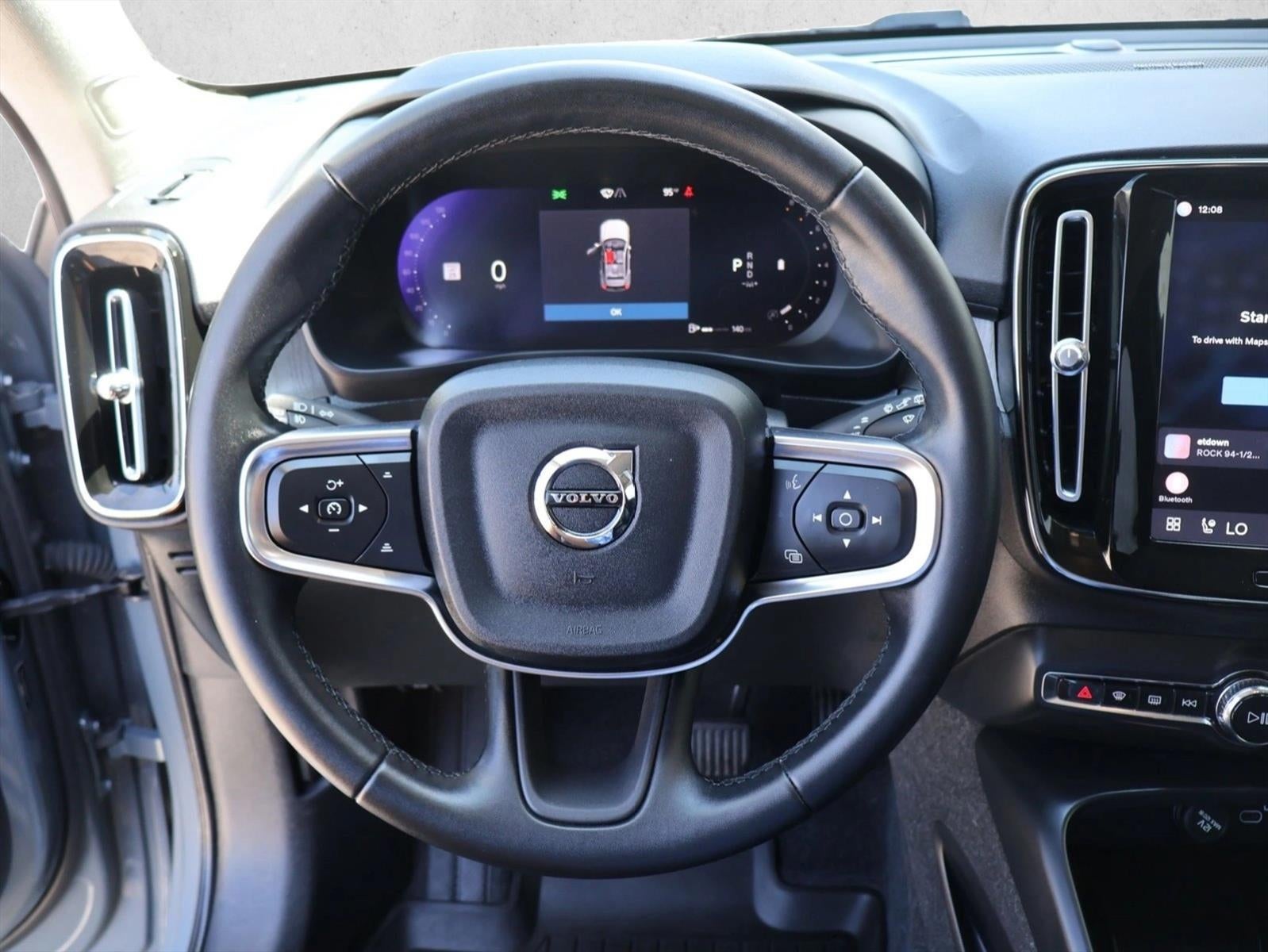 2023 Volvo XC40 B5 AWD Ultimate Dark Theme