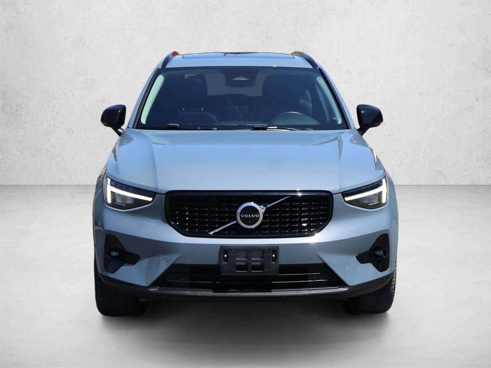 2023 Volvo XC40 B5 AWD Ultimate Dark Theme